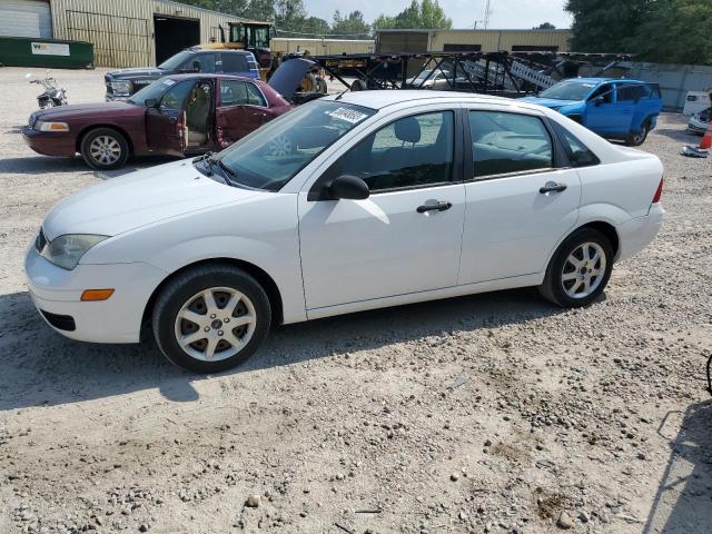 1FAFP34N05W290926 - 2005 FORD FOCUS ZX4 WHITE photo 1