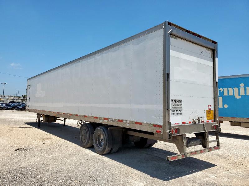 1UYVS25389U645338 - 2009 UTILITY VS2RA WHITE photo 3