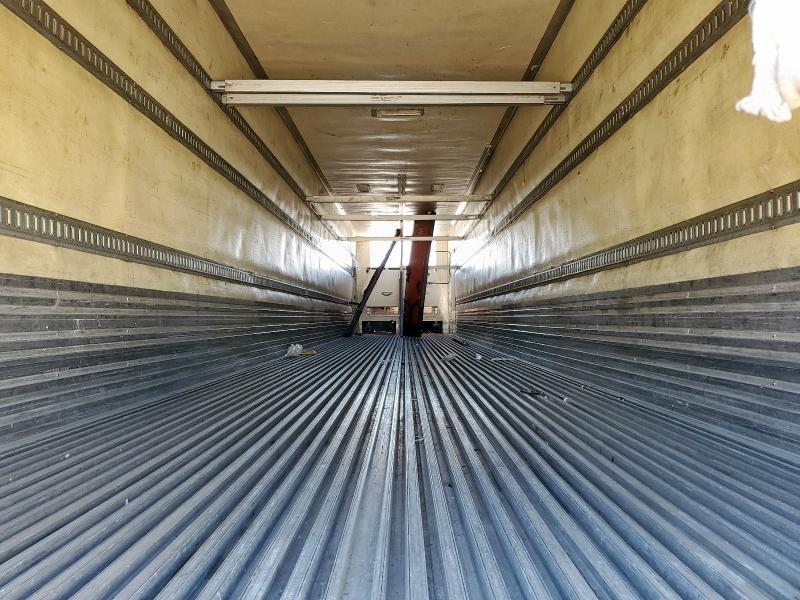 1UYVS25389U645338 - 2009 UTILITY VS2RA WHITE photo 5