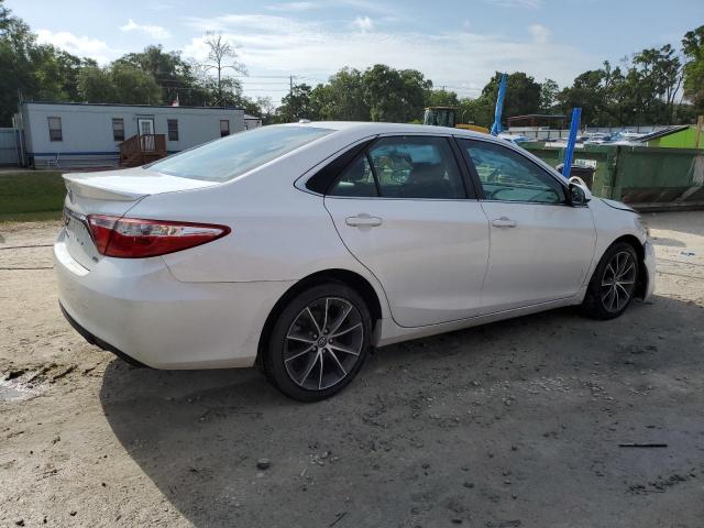 4T1BF1FK4GU246375 - 2016 TOYOTA CAMRY LE WHITE photo 3