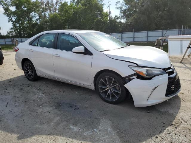 4T1BF1FK4GU246375 - 2016 TOYOTA CAMRY LE WHITE photo 4