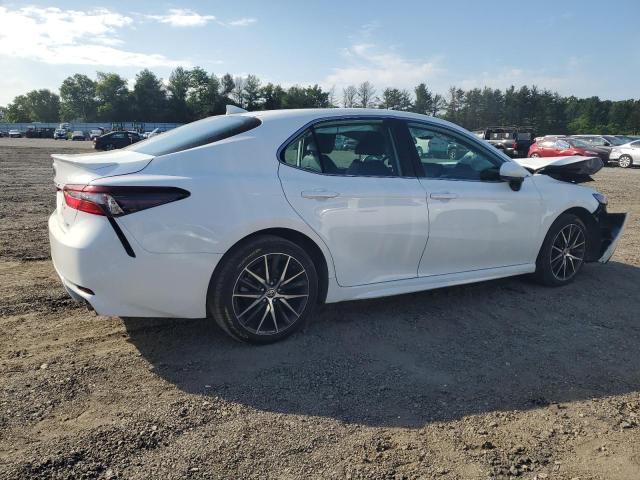 4T1G11AK9MU584684 - 2021 TOYOTA CAMRY SE WHITE photo 3