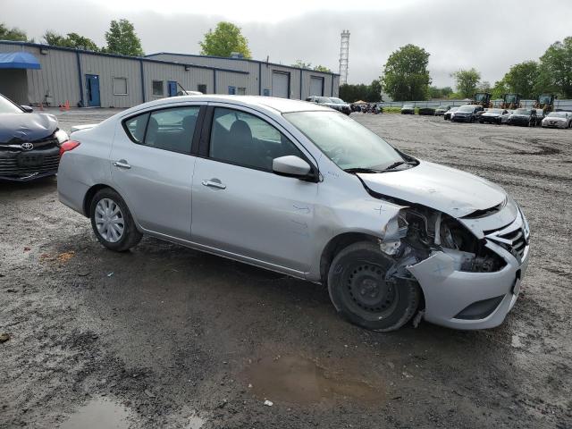 3N1CN7AP6JL835854 - 2018 NISSAN VERSA S Күміс фото 4
