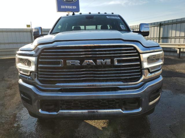 3C63R3JL9RG308281 - 2024 RAM 3500 LARAMIE WHITE photo 5