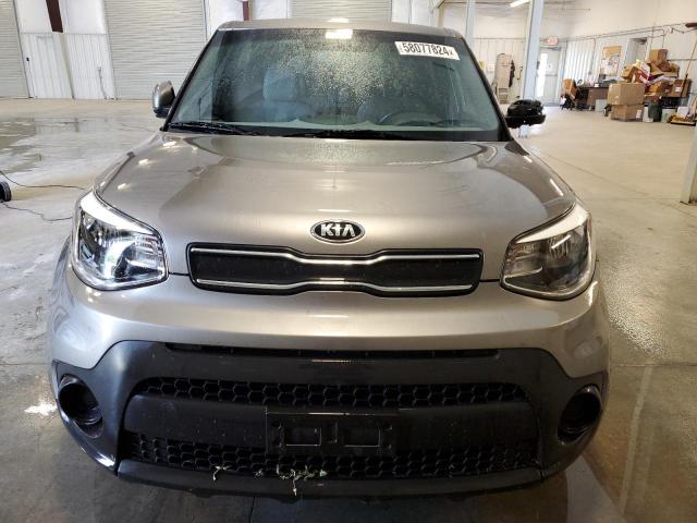 KNDJN2A27H7431326 - 2017 KIA SOUL GRAY photo 5