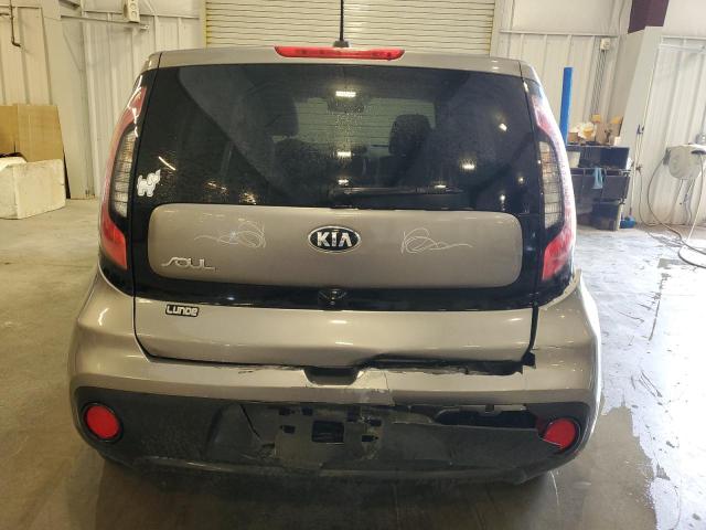 KNDJN2A27H7431326 - 2017 KIA SOUL GRAY photo 6