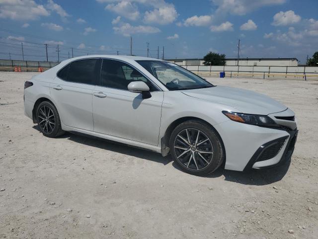 4T1G11AK8PU164659 - 2023 TOYOTA CAMRY SE NIGHT SHADE WHITE photo 4