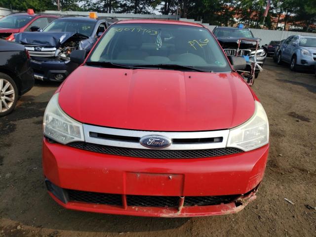 1FAHP34N48W238180 - 2008 FORD FOCUS S/SE RED photo 5