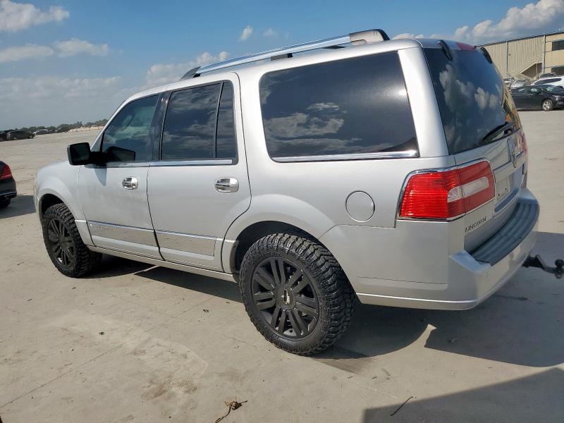 5LMJJ2J57BEJ09013 - 2011 LINCOLN NAVIGATOR SILVER photo 2