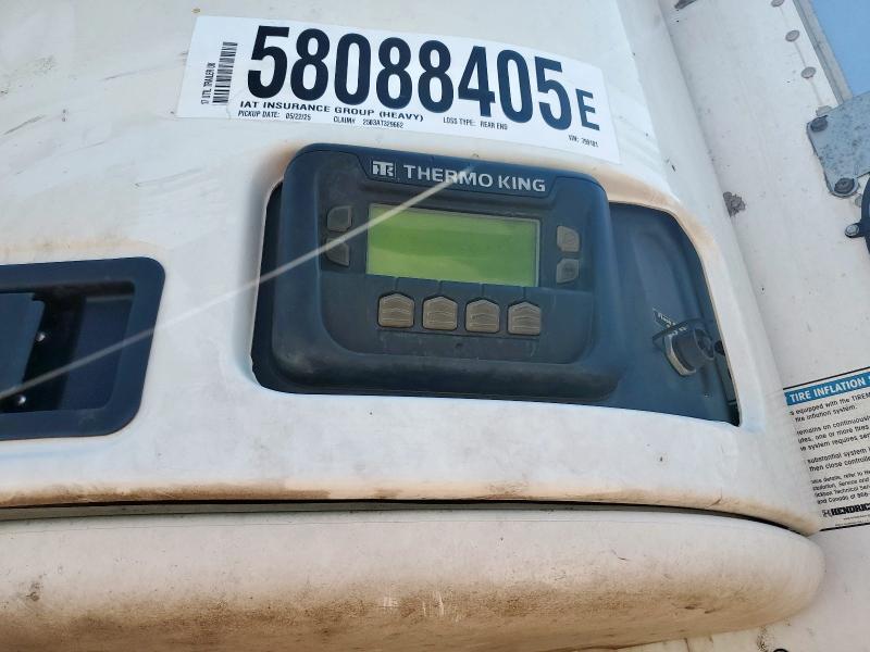 1UYVS2533HU799101 - 2017 UTILITY TL WHITE photo 8