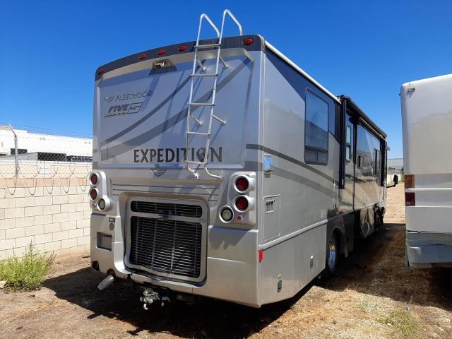 4UZACJDC87CX85717 - 2007 FREIGHTLINER CHASSIS X LINE MOTOR HOME GRAY photo 4