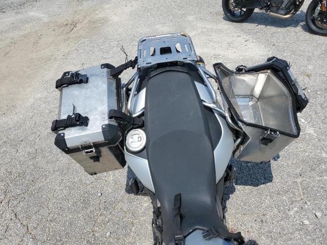 WB1022805BZW91533 - 2011 BMW F650 GS SILVER photo 6