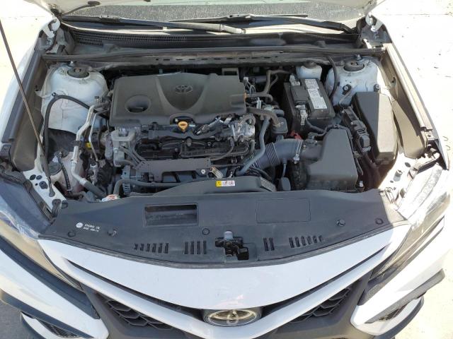 4T1T11BK5NU071415 - 2022 TOYOTA CAMRY SE თეთრი ფოტო 11