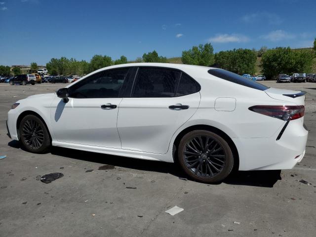 4T1T11BK5NU071415 - 2022 TOYOTA CAMRY SE თეთრი ფოტო 2