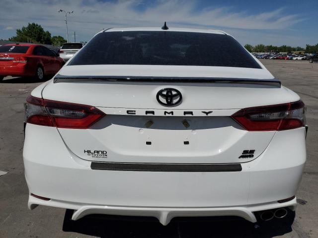 4T1T11BK5NU071415 - 2022 TOYOTA CAMRY SE თეთრი ფოტო 6