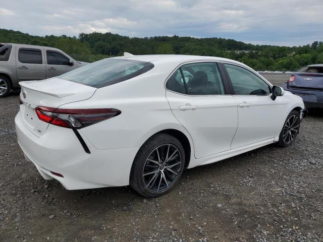 4T1G11AK1NU677880 - 2022 TOYOTA CAMRY SE WHITE photo 3