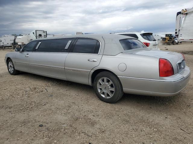 1L1FM88W76Y637917 - 2006 LINCOLN TOWN CAR EXECUTIVE Silber Foto 2
