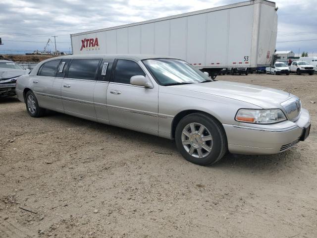 1L1FM88W76Y637917 - 2006 LINCOLN TOWN CAR EXECUTIVE Silber Foto 4