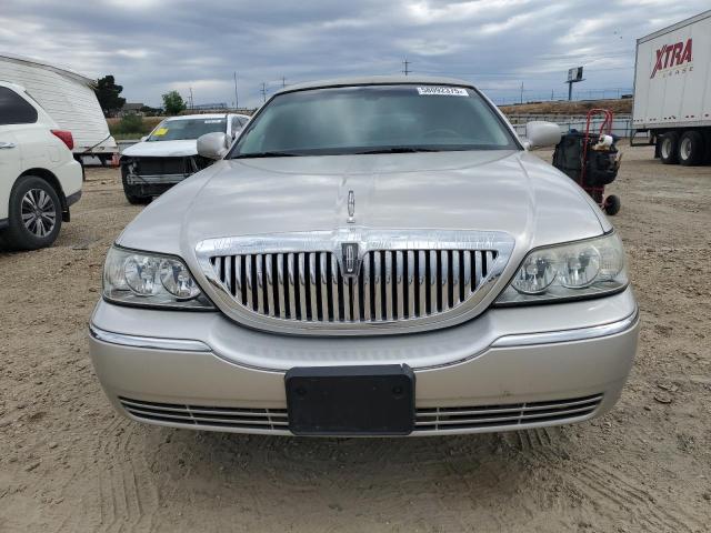 1L1FM88W76Y637917 - 2006 LINCOLN TOWN CAR EXECUTIVE Silber Foto 5