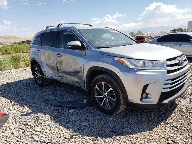 5TDJZRFH2HS512668 - 2017 TOYOTA HIGHLANDER SE SILVER photo 4