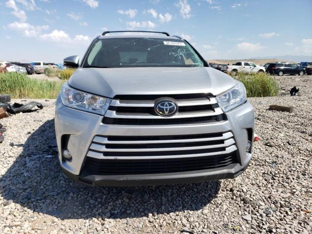 5TDJZRFH2HS512668 - 2017 TOYOTA HIGHLANDER SE SILVER photo 5