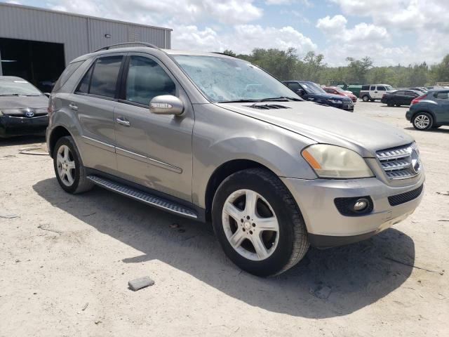 4JGBB22E58A305826 - 2008 MERCEDES-BENZ ML 320 CDI GRAY photo 4