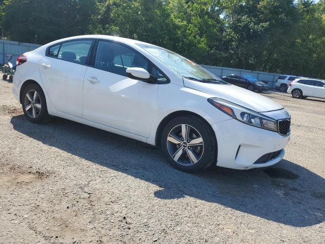 3KPFL4A79JE240953 - 2018 KIA FORTE LX WHITE photo 4