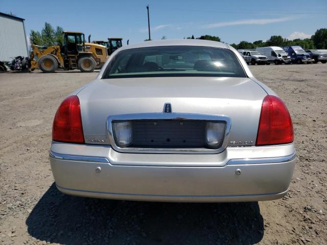 1LNHM85WX3Y613778 - 2003 LINCOLN TOWN CARTIER L SILVER photo 6