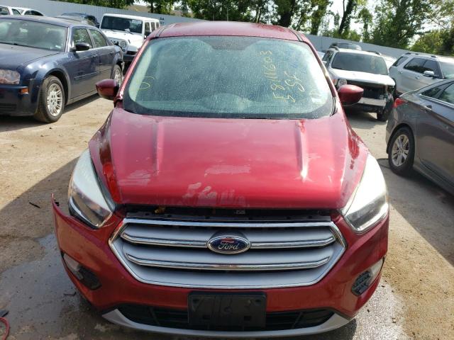 1FMCU0GDXHUC37931 - 2017 FORD ESCAPE SE RED photo 5