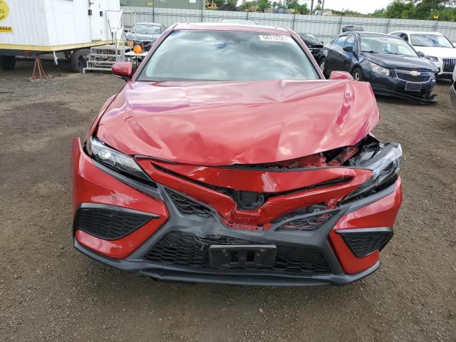 4T1T11BK3PU077779 - 2023 TOYOTA CAMRY SE NIGHT SHADE RED photo 5