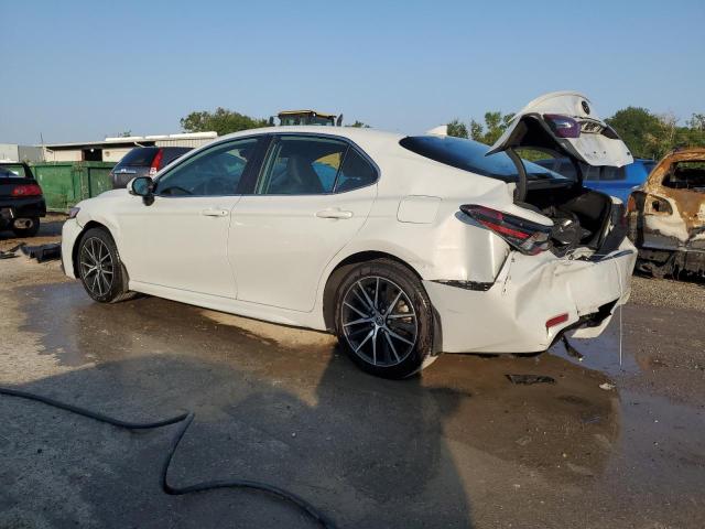 4T1T11AK0NU015707 - 2022 TOYOTA CAMRY SE WHITE photo 2