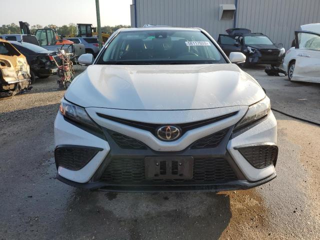 4T1T11AK0NU015707 - 2022 TOYOTA CAMRY SE WHITE photo 5