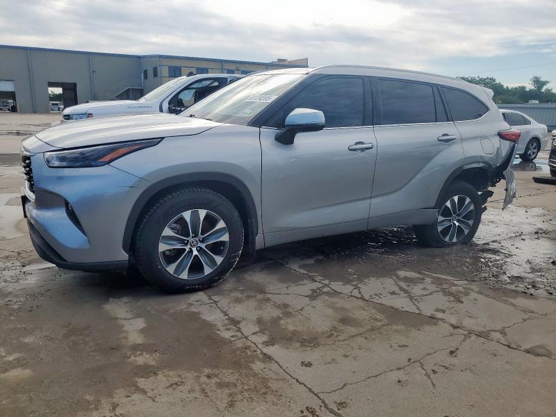 5TDGZRAH0NS547948 - 2022 TOYOTA HIGHLANDER XLE SILVER photo 1