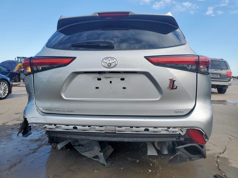 5TDGZRAH0NS547948 - 2022 TOYOTA HIGHLANDER XLE SILVER photo 6