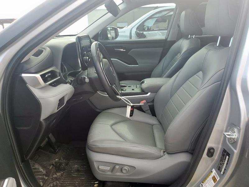 5TDGZRAH0NS547948 - 2022 TOYOTA HIGHLANDER XLE SILVER photo 7