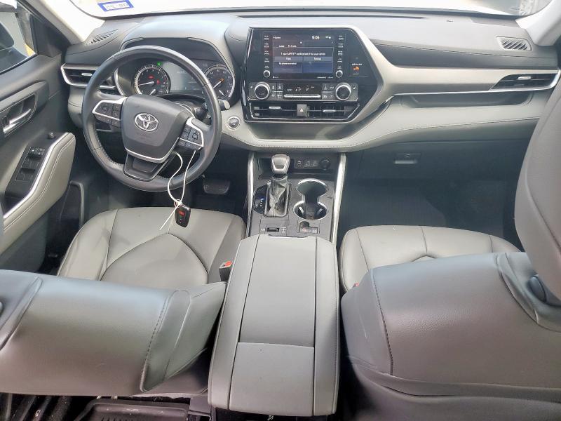 5TDGZRAH0NS547948 - 2022 TOYOTA HIGHLANDER XLE SILVER photo 8