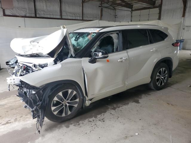 2021 TOYOTA HIGHLANDER XLE, null