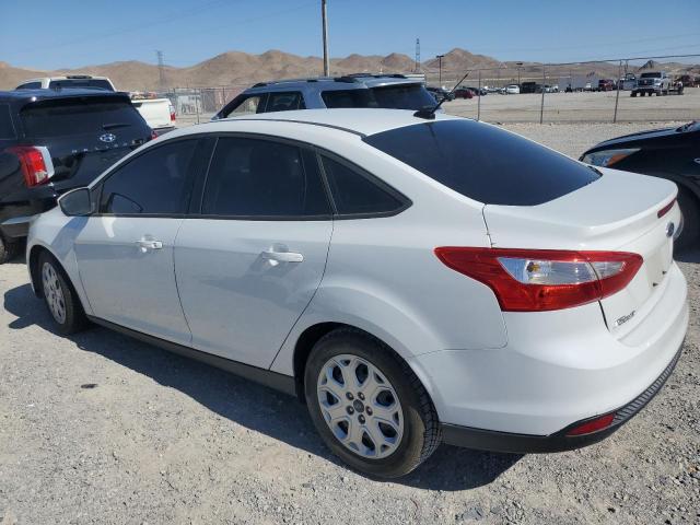 1FAHP3F21CL372786 - 2012 FORD FOCUS SE WHITE photo 2