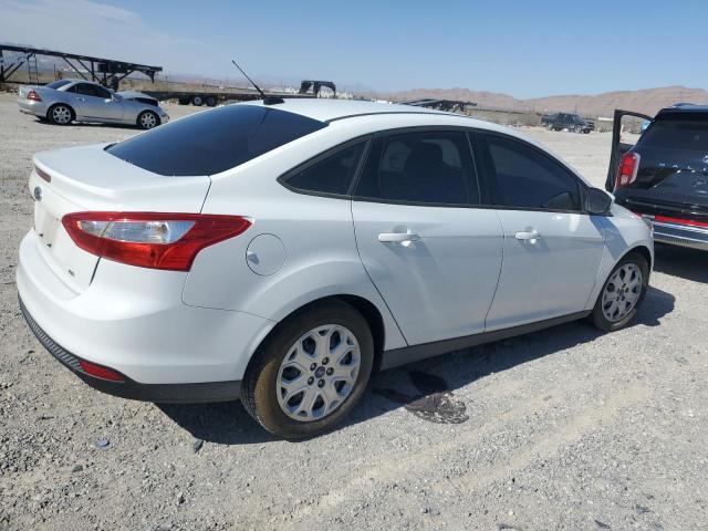 1FAHP3F21CL372786 - 2012 FORD FOCUS SE WHITE photo 3