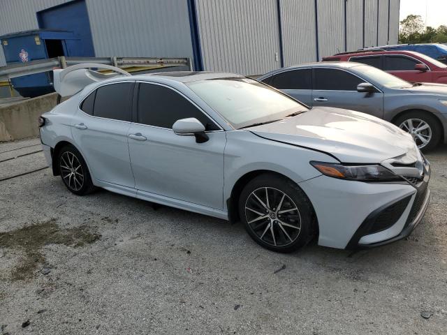 4T1S11AK8RU218295 - 2024 TOYOTA CAMRY SE NIGHT SHADE WHITE photo 4