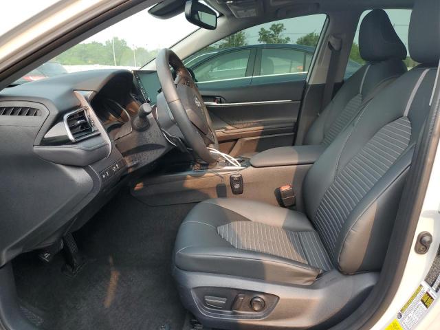 4T1S11AK8RU218295 - 2024 TOYOTA CAMRY SE NIGHT SHADE WHITE photo 7