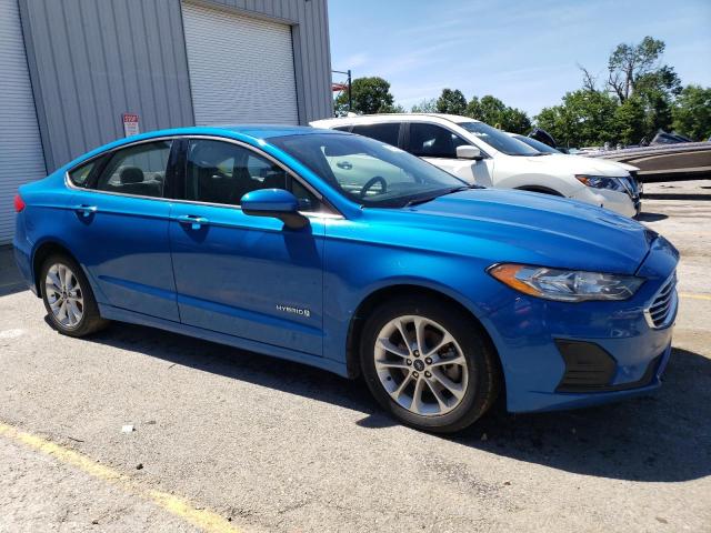 3FA6P0LU1KR185043 - 2019 FORD FUSION SE BLUE photo 4