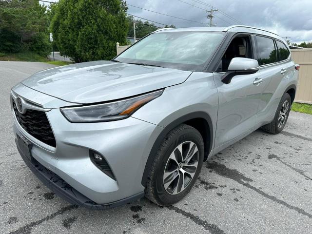5TDGZRAH6MS066097 - 2021 TOYOTA HIGHLANDER XLE Silber Foto 1
