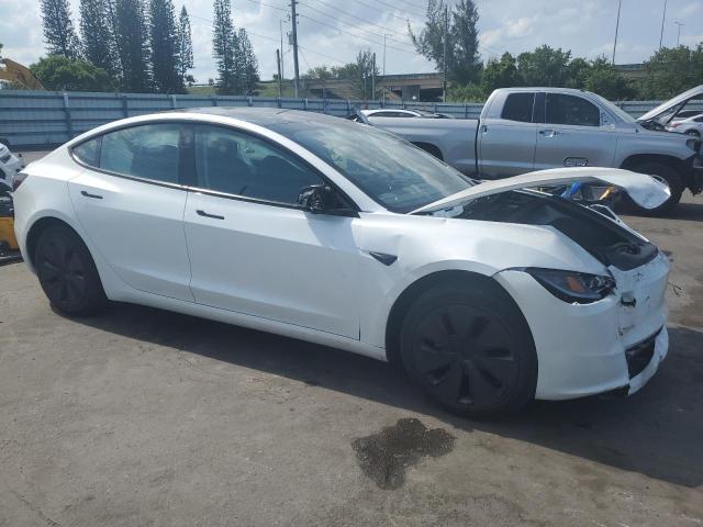 5YJ3E1EA5SF989827 - 2025 TESLA MODEL 3 WHITE photo 4