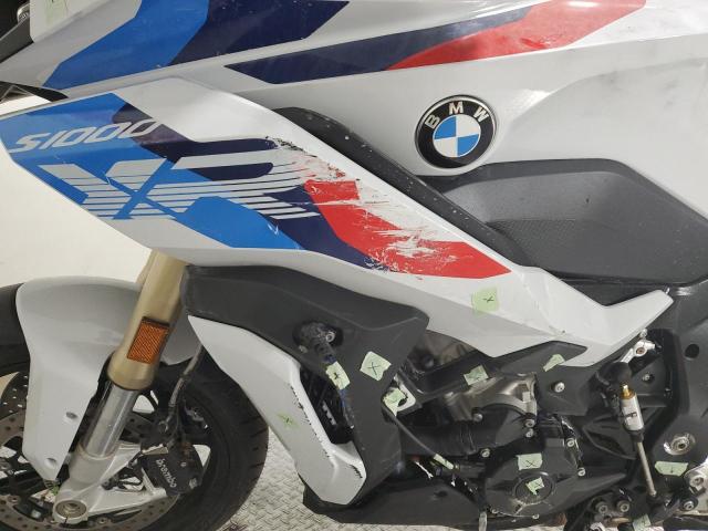 WB10E4303N6G17529 - 2022 BMW S 1000 XR WHITE photo 9