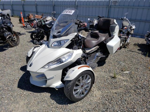 2BXNBBC18DV000475 - 2013 CAN-AM SPYDER ROA RT WHITE photo 2