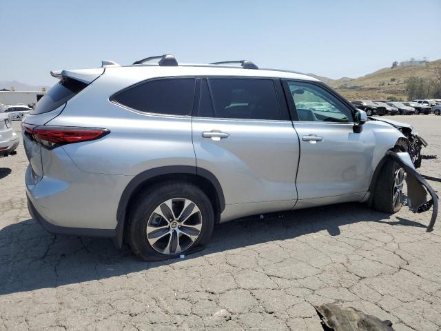 5TDHZRBH6LS046143 - 2020 TOYOTA HIGHLANDER XLE SILVER photo 3