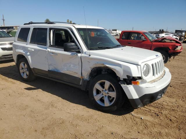 1C4NJPFA9GD543359 - 2016 JEEP PATRIOT LATITUDE WHITE photo 4