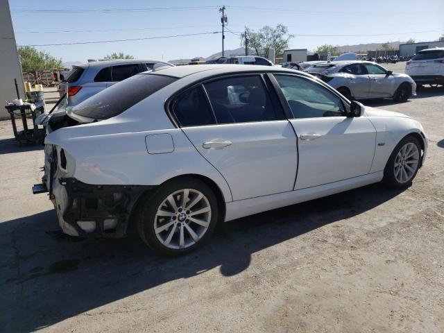 WBAPH7G55BNN07626 - 2011 BMW 328 I WHITE photo 3