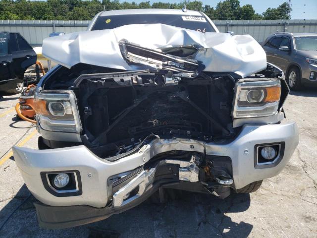 1GT12UEY4JF192493 - 2018 GMC SIERRA K2500 DENALI SILVER photo 11